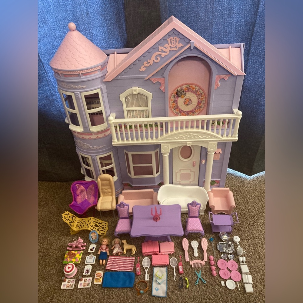 Vintage Barbie dream house RARE Victorian fold-up dollhouse